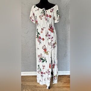 Floral White Maxi Dress short sleeve size Medium pretty‎
